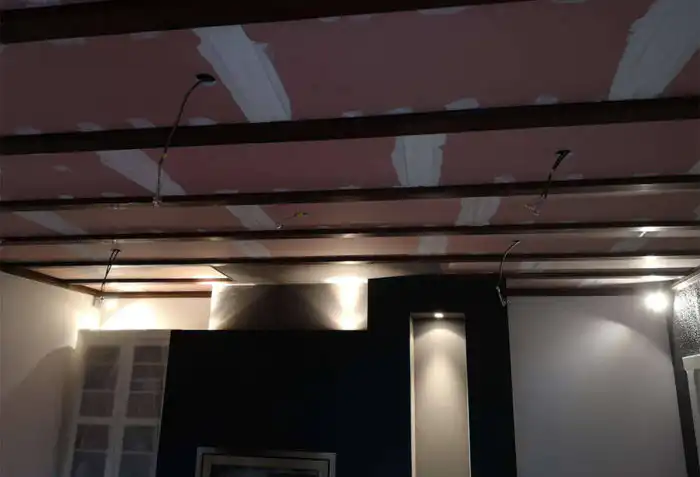 salon plafond francaise poutre placo platre anti feu poele bande